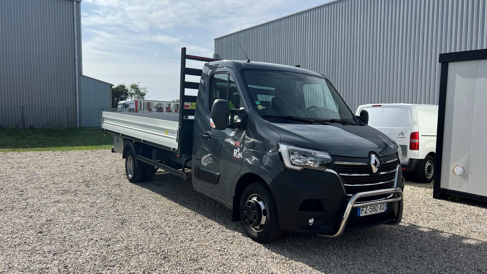 Fourgon Renault Master 12 m³ ou plateau — DUARIG Transports