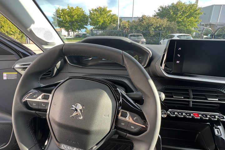 Peugeot e-208 électrique — DUARIG Transports